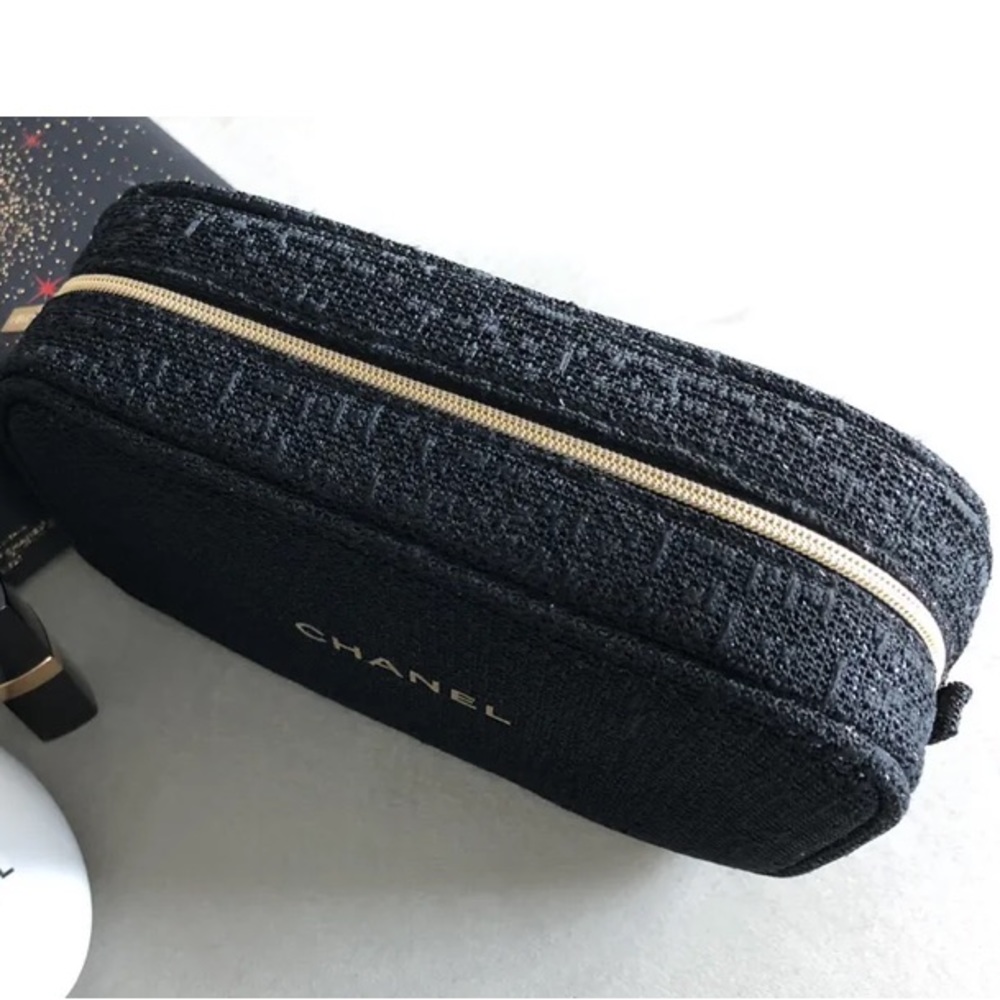 Chanel Cosmetic Bag Limited Edition - Picture 6 of 6